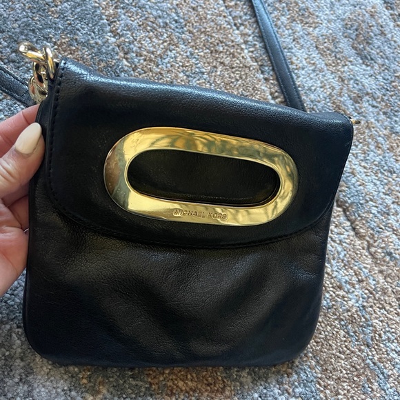 MICHAEL KORS SMALL BLACK LEATHER GOLD CHAIN CROSSBODY HANDBAG - great condition - Picture 3 of 4